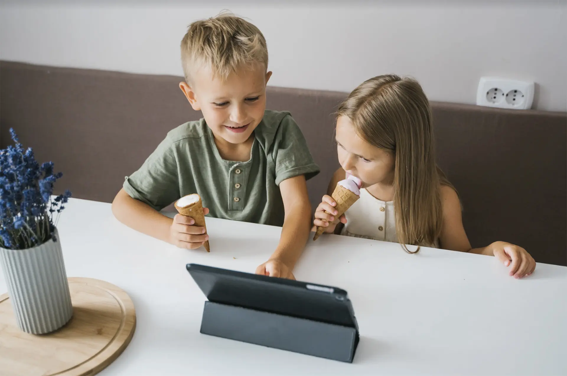 Kids eating icecream in front of ipad